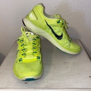 Nike tennis shoes